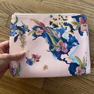 Anthropologie Whitney Winkler Posie Commuter Zippered Pink Travel Clutch.